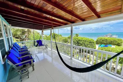 Image de Beach Front 3 chambres 2 salles de bain maison avec piscine privée, quai, plage et Ac