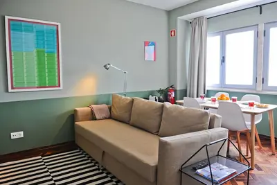 Image de Pop the cork in Lisbon by Misha's Place (5b)