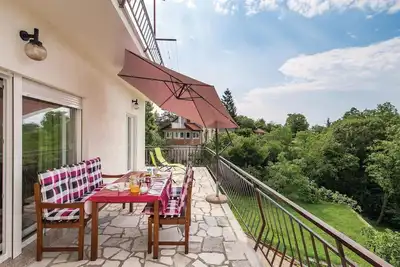 Image de Superbe appartement Ă Jurdani avec WiFi