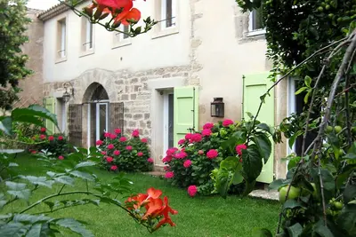 Image de Maison spacieuse sur jardin centre de Pézenas