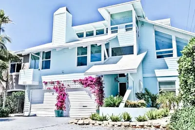 Image de Ultimate Beach House. # 1 Maison de plage de 5 chambres à cinq étages. À quelques pas du sable