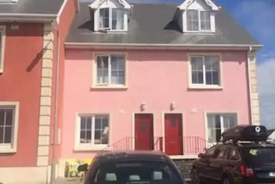 Image de Maison de luxe de 2 chambres, à 50 mètres de la plage de sable sur Wild Atlantic Way, Kilkee, Co. Clare