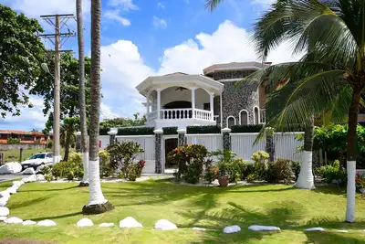 Image de 9br Party House Luxury en bord de mer! - Le paradis des célibataires - Best Vip Service