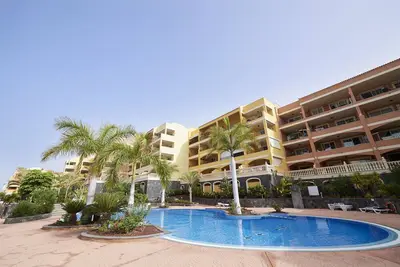 Image de Seaview! ! ! Appartement moderne près de la plage avec une belle grande piscine!