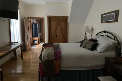 Image de Chambre privée petit salon et coin cuisine.