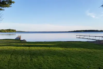 Image de Maison privée au bord de l'eau à Elk Lake, près de Traverse, semaines d'automne disponibles 2019