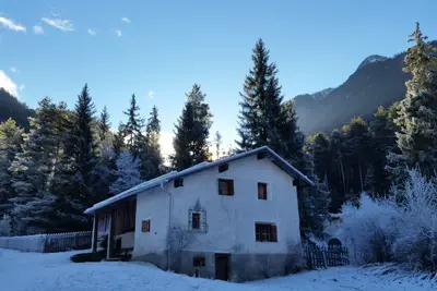 Image de Ancien moulin typique de l'Engadine tous conforts près de la forêt