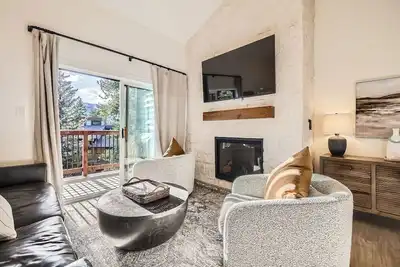 Image de Grand 2 chambres + mezzanine, 8 couchages, à pied de la ville / pic 9, piscine / bain à remous - Lances West 7 by SkyRun