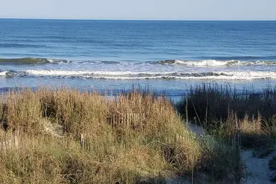 Image de Bord de mer direct très coté - À quelques pas de la plage avec une vue magnifique!