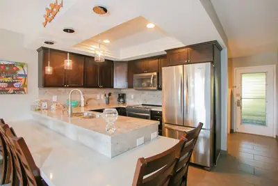 Image de Kahana Sunset B7, 2 Bd / 2. 5 Ba - vue sur l'océan avec de magnifiques plages!
