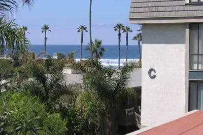 Image de Oceanside Beach Condo (belle vue sur l'océan)
