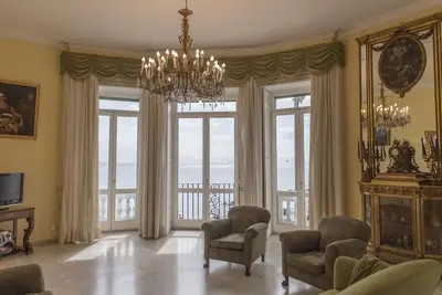 Image de Appartement luxueux dans le centre de Naples avec une vue imprenable sur le Vésuve
