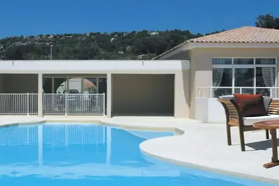 Image de Maison de vacances climatisée pour 4 | Accès piscine extérieure!
