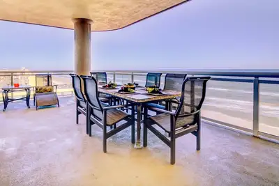 Image de Ocean Vistas 1101 - Penthouse sur Daytona Beach! Propriétaire local