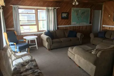 Image de Propriété au bord du lac, à 24 km au nord de St. Ignace et 15 miles à l'est de Hessel!