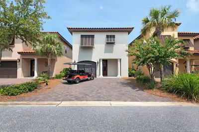 Image de 5br Home - Sandestin Resort! Près de la plage et du quai de Baytowne, WiFi et voiturette de golf!
