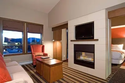 Image de Suite spacieuse + moderne | Procès-verbal du centre-ville de Whistler