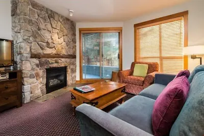 Image de Suite moderne près de Whistler | Accès Grande Montagne + Ski-in / Ski out