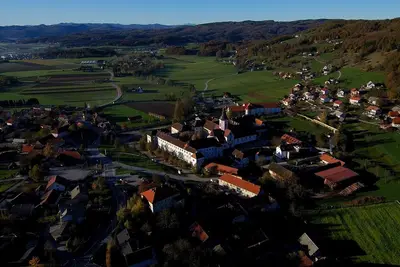Image de Dom Vita - Maison d'hôtes moderne pour les grandes familles et les groupes