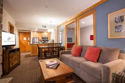 Image de Suite spacieuse près de Whistler | Accès skis aux pieds!