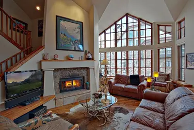 Image de Maison de ville avec 3 chambres, jacuzzi et balcon! | Accès au spa extérieur