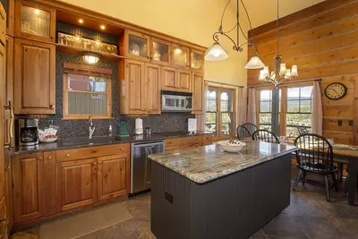 Image de The Perfect Rendezvous 4 Bedroom Cabin Animaux acceptés