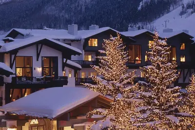 Chalet de montagne à deux pas de la télécabine! Accès à 2 piscines et jacuzzis