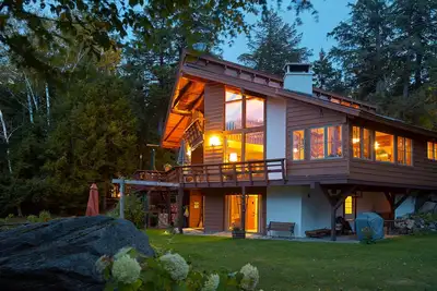 Image de Mirror Lake Waterfront Property, Perfect Location, Magnifique, Maison spacieuse