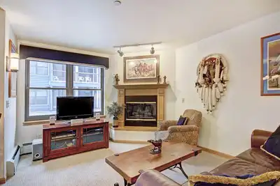 Image de Confortable et pratique Ski-In Condo 2 chambres à quelques minutes des remont��es mécaniques