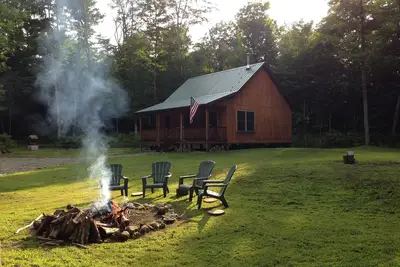 Image de Cabine haut de gamme dans les bois, Letchworth, Stony Brook Parks, Finger Lakes Wineries