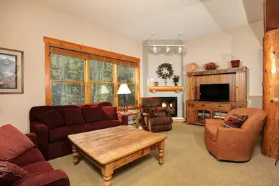 Image de Condo bien aménagé avec 2 chambres, charme rustique et superbes équipements