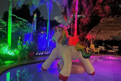 Image de La Meilleure chambre privée, entrée, piscine et étang, vous devriez être impressionné!
