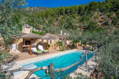 Ses Begudes - Beautiful chalet with private pool and stunning mountain views. Free WiFi.