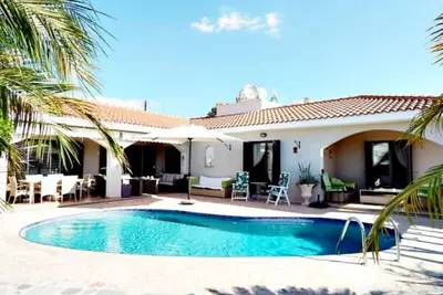 Image de Superbe, élégante et spacieuse villa de 3 chambres avec piscine privée
