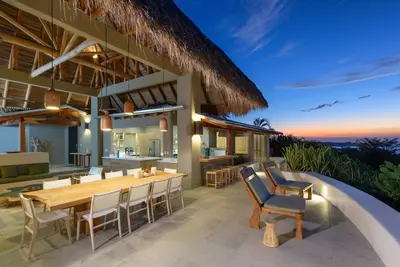 Image de 5 chambres, 14 couchages, vue magnifique sur la mer, 5 min à pied de la plage - petit déjeuner Gratuit *