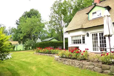 Image de Maison de vacances \"Phare\" 2-4 personnes avec cheminée, internet WiFi et grand jardin
