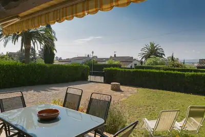 2 bedroom semi-detached house in Urb. Torre Gran, L'Estartit. Garden and community pool (Ref:H38)