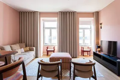 Downtown Square Deluxe Apartment | RentExperience