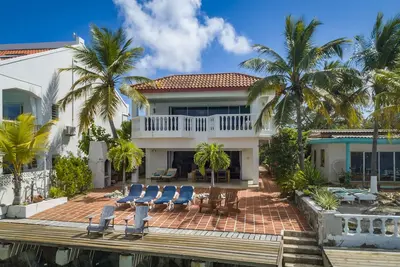 Image de Dernière semaine disponible Août spécial! Appartement magnifique et luxueux en bord de mer