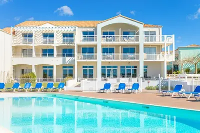 Image de Appartement Familial | Accès Piscine Extérieure!
