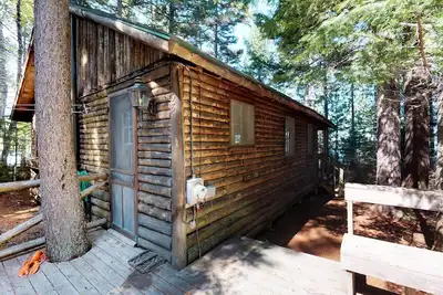 Image de Nouvelle Liste! Cabine au bord du lac avec quai privé, poêle à bois et accès à la plage - chiens Ok