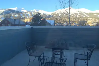 Image de Grande maison de ville de 2 étages sur 2 étages proche de la ville et de la télécabine