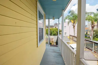 Image de Appartement situé au centre avec balcon / cour arrière
