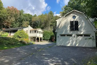 Image de Sanctuaire de montagne printemps \/ été avec réseau de sentiers de 15 acres