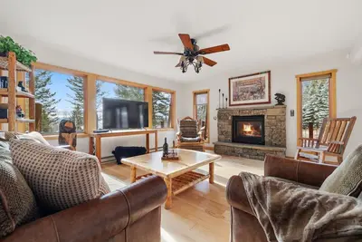 Image de Rmr: Fabuleuse maison de 6 chambres à coucher dans le village de Teton! Activités gratuites incluses!