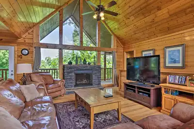 Nouveau! Cabine Sevierville avec salle de jeux et 4 lits king!