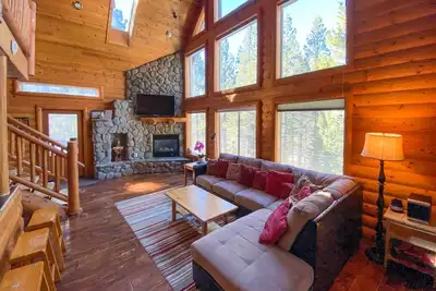 Image de South Lake Tahoe Accueil avec Pvt. Spa et piscine intérieure