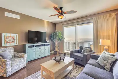 Image de Condo Sterling Breeze avec balcon-promenade à Pier Park!