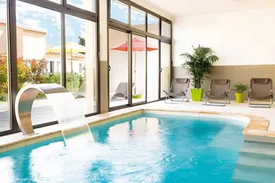 Image de Maisonnette au style provençal authentique | Explorez le Sud!
