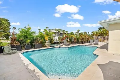 Image de Maison de canal avec piscine chauffée et jacuzzi - à quelques pas de Siesta Key Village